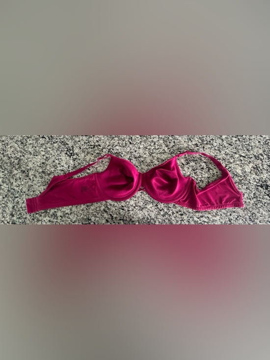 Vanity Fair Magenta Lace-Trim Underwire Bra. Size 44C - Picture 4 of 5